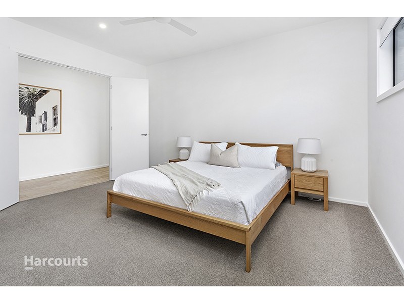 6 Dairyman Place, Calderwood NSW 2527