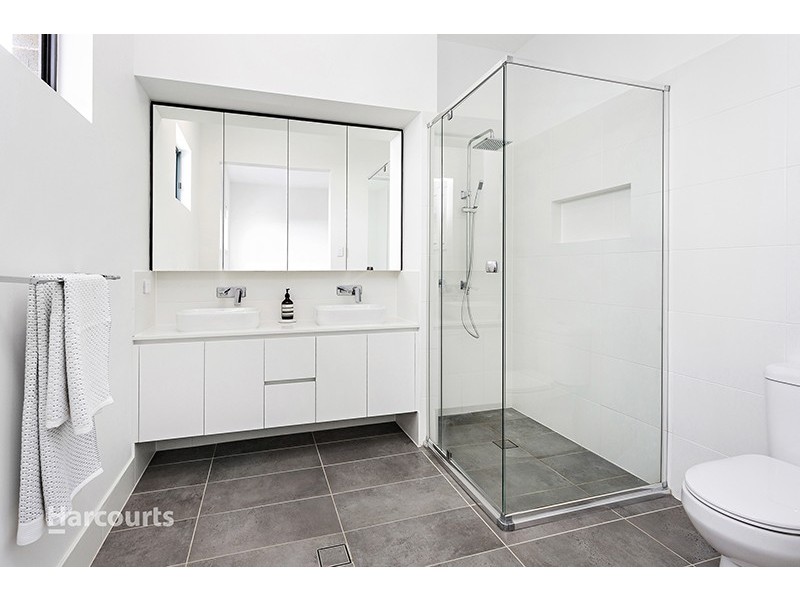 6 Dairyman Place, Calderwood NSW 2527