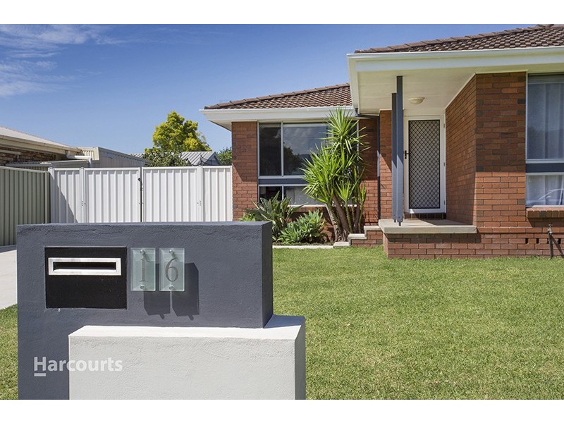 16 Polock Crescent, Albion Park NSW 2527