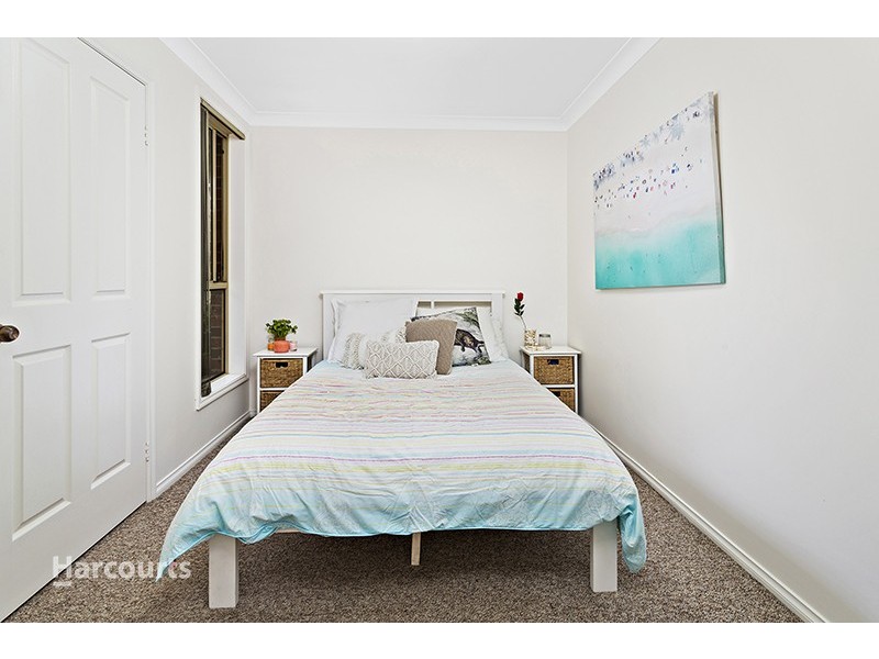 2/18 Kianga Close, Flinders NSW 2529