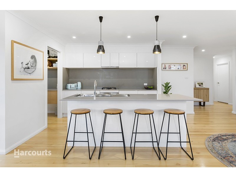 4 Moore Street, Oak Flats NSW 2529