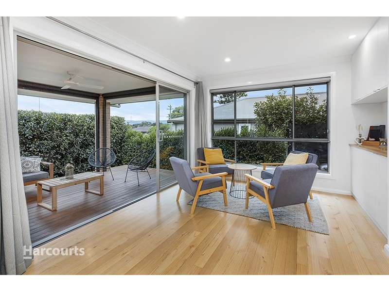 4 Moore Street, Oak Flats NSW 2529