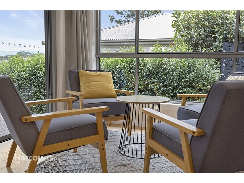 4 Moore Street, Oak Flats NSW 2529