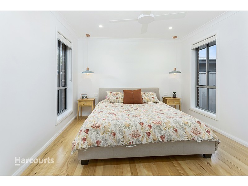 4 Moore Street, Oak Flats NSW 2529