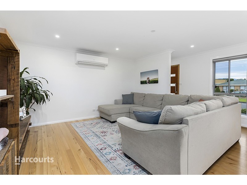 4 Moore Street, Oak Flats NSW 2529