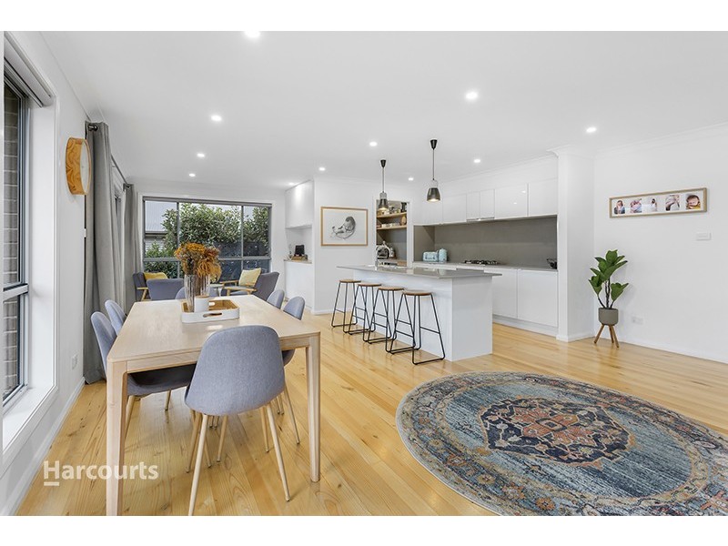 4 Moore Street, Oak Flats NSW 2529