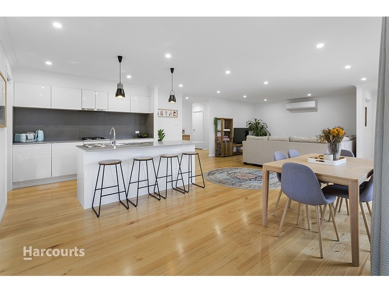 4 Moore Street, Oak Flats NSW 2529