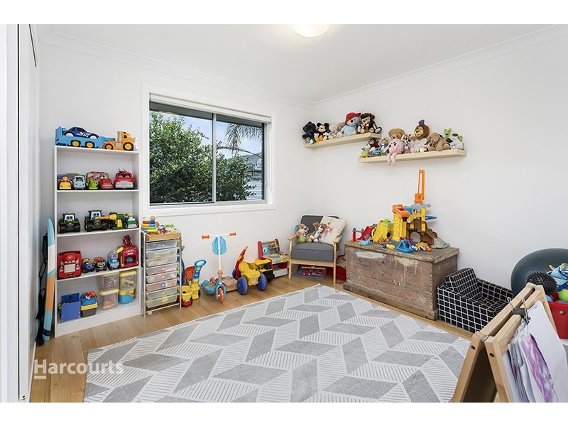4 Moore Street, Oak Flats NSW 2529