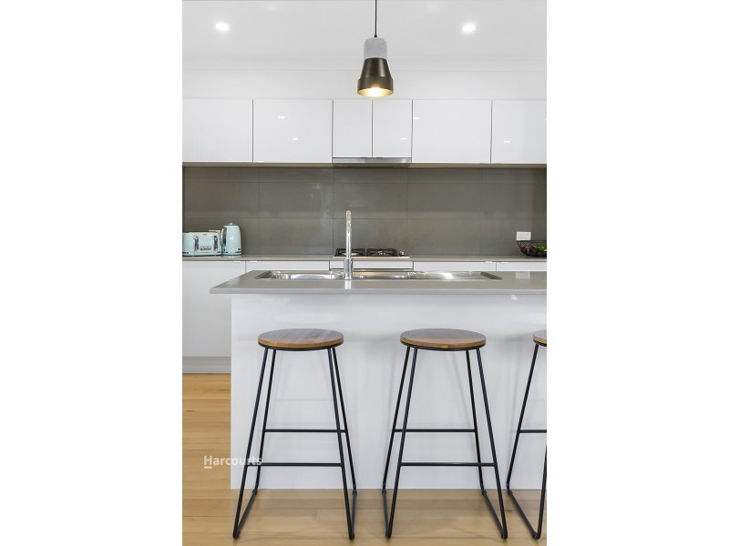 4 Moore Street, Oak Flats NSW 2529