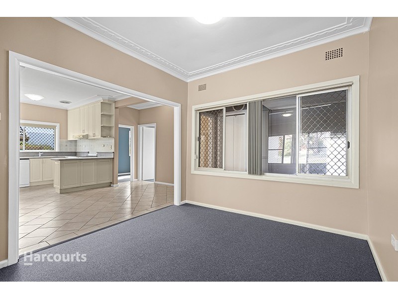 8 Harvey Street, Dapto NSW 2530