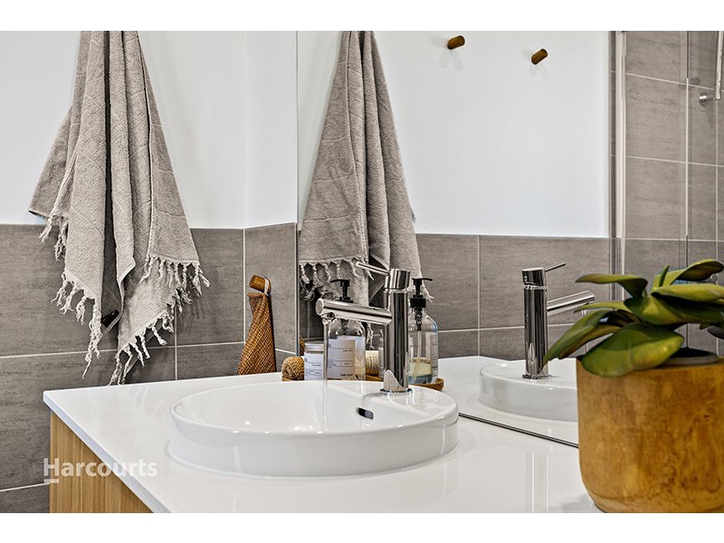 17 McNevin Close, Calderwood NSW 2527