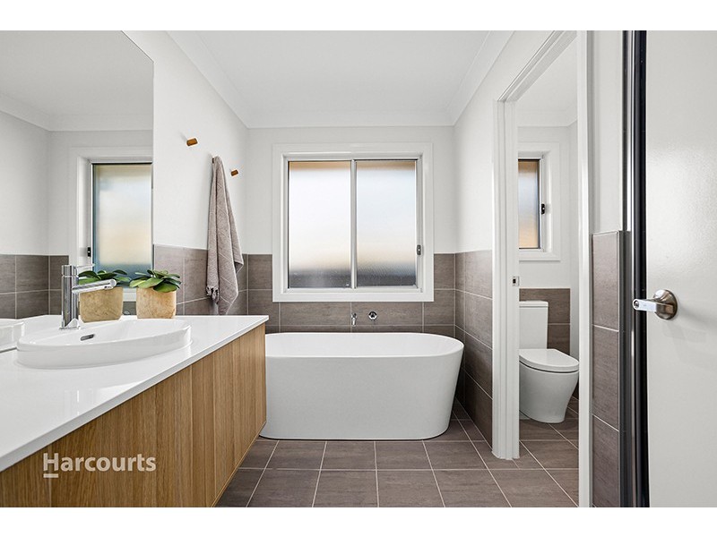 17 McNevin Close, Calderwood NSW 2527