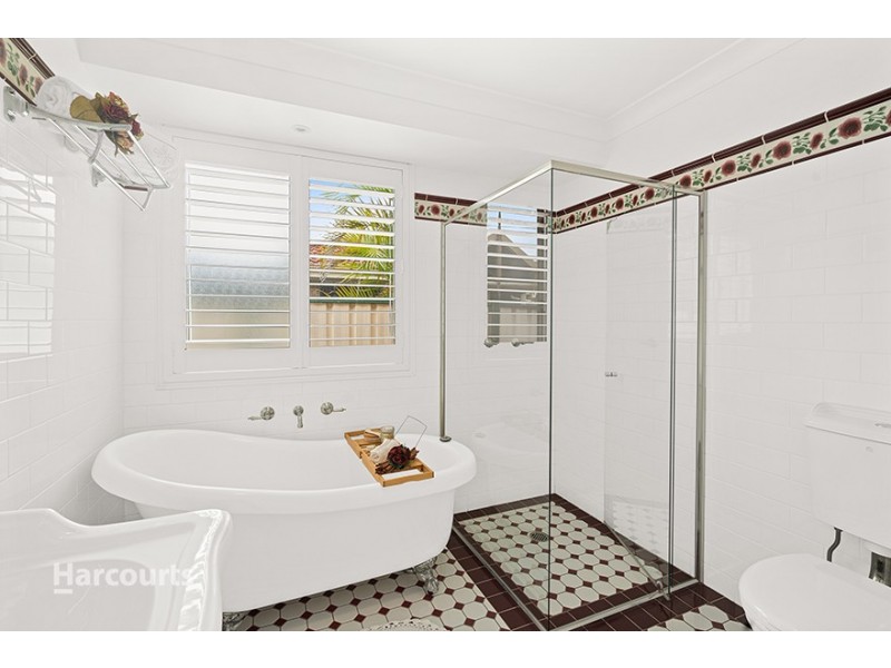 4 Ashburton Drive, Albion Park NSW 2527