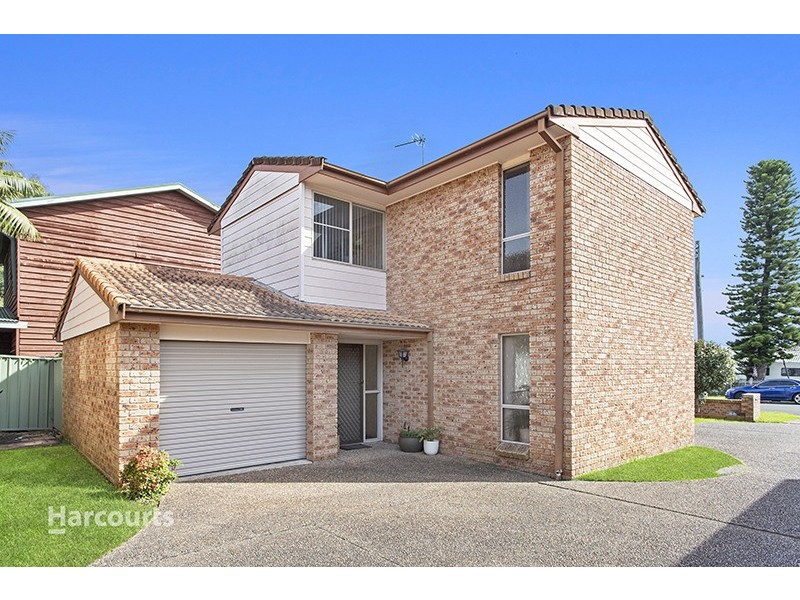 1/63 Parkes Street, Oak Flats NSW 2529