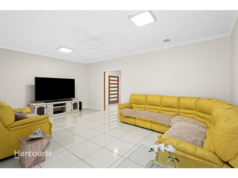 8 State Place, Albion Park NSW 2527