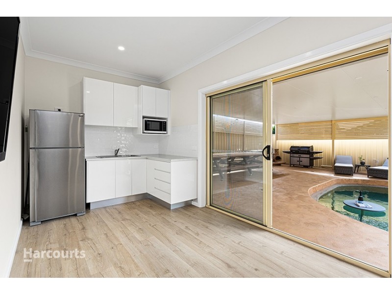 8 State Place, Albion Park NSW 2527