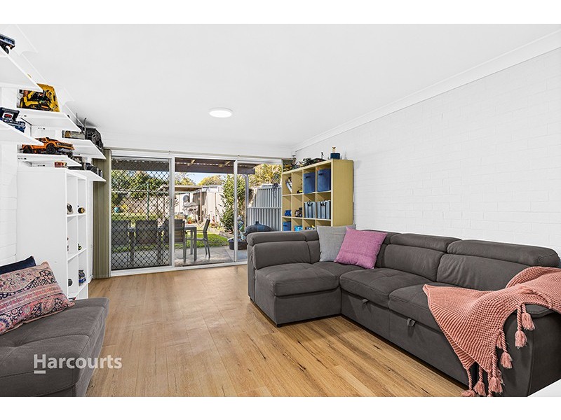 6 Brigadoon Circuit, Oak Flats NSW 2529