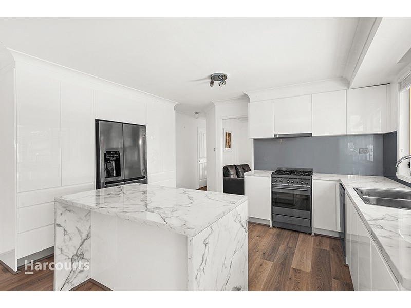 8 Ord Place, Albion Park NSW 2527