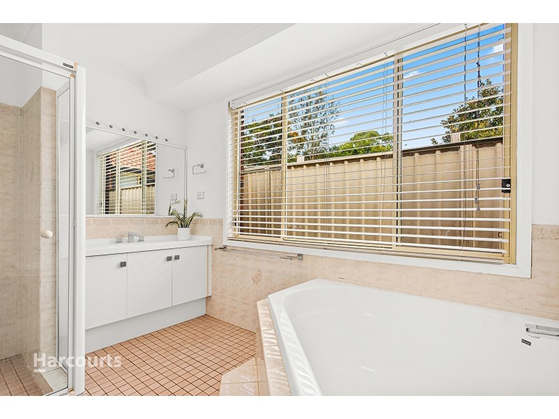 8 Ord Place, Albion Park NSW 2527