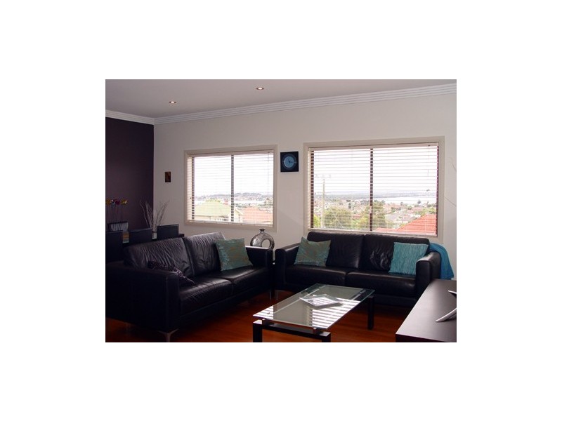 Lake Heights NSW 2502