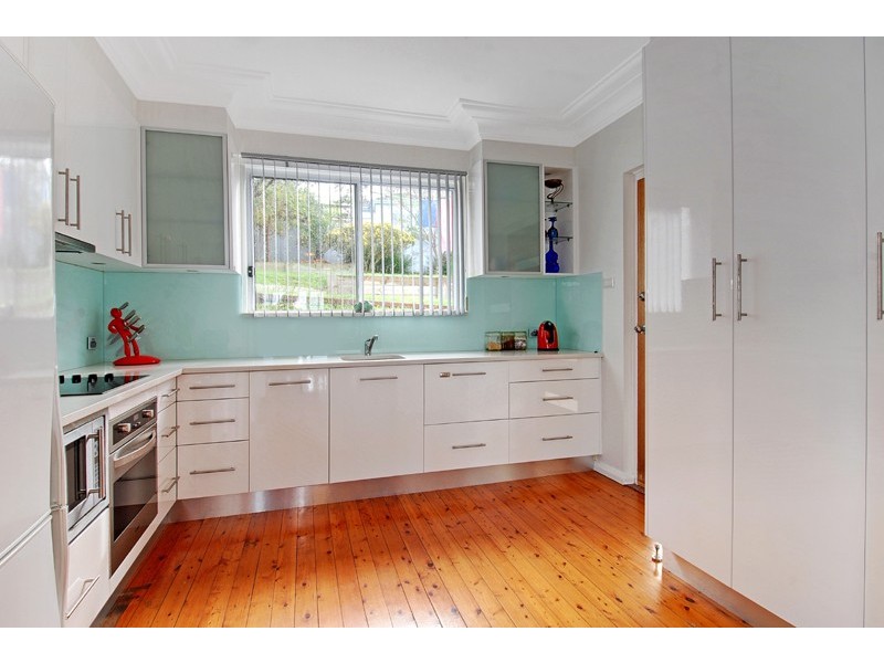 Lake Heights NSW 2502