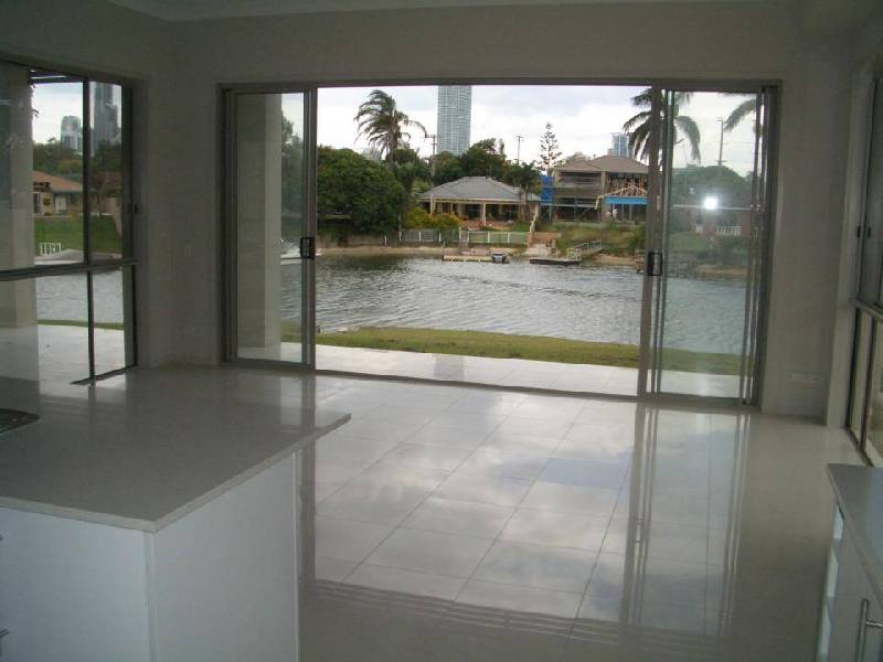 9 Castille Court, Isle Of Capri QLD 4217