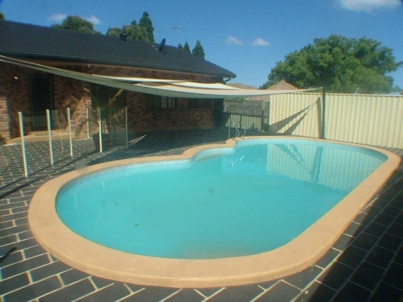 32a nicoll, Roselands NSW 2196