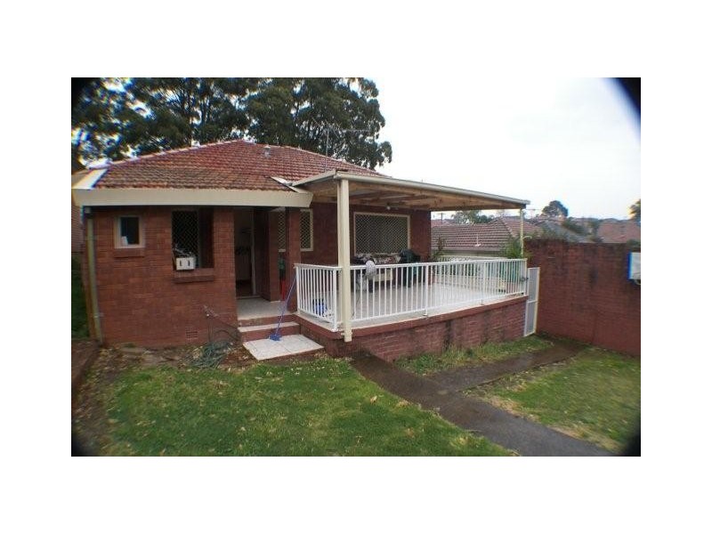 4 Smiths Av, Hurstville NSW 2220