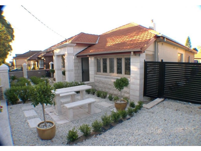 32 Waverley St, Belmore NSW 2192