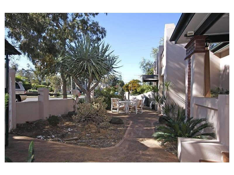 261 Dora St, Hurstville NSW 2220