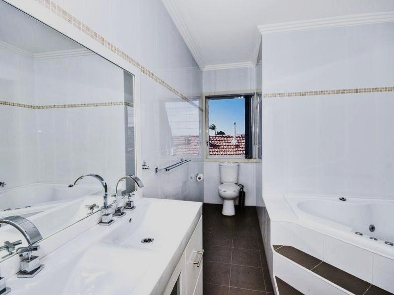 33 Panorama Rd, Kingsgrove NSW 2208