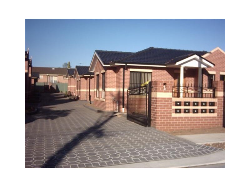 42-44 Cordeaux St, Campbelltown NSW 2560