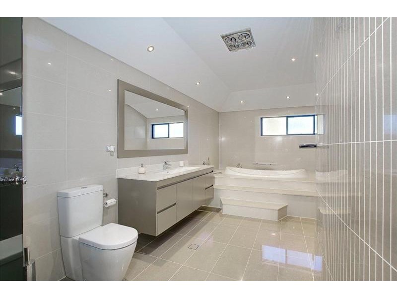 32 Kensington St, Punchbowl NSW 2196