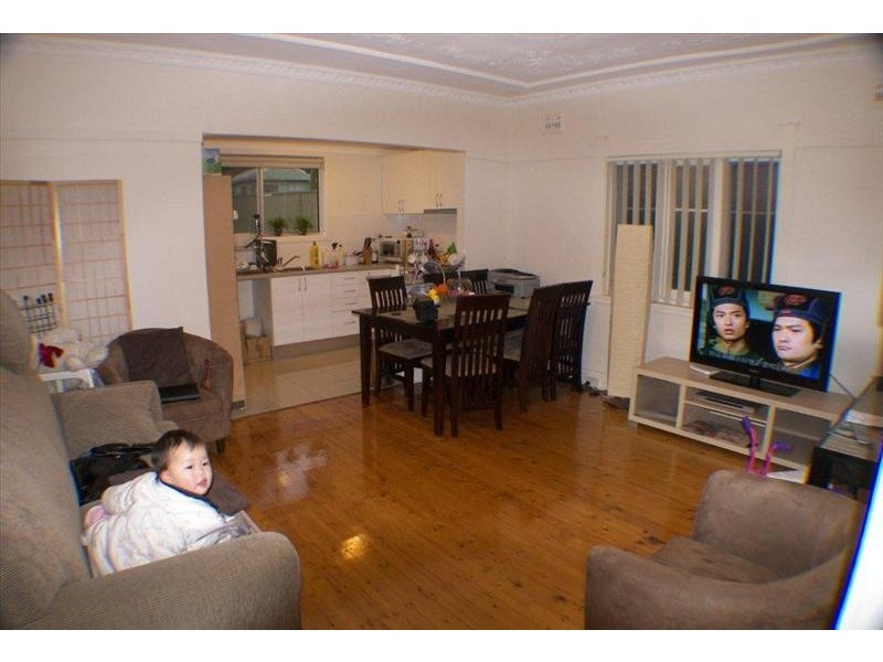 18 Bassett St, Hurstville NSW 2220