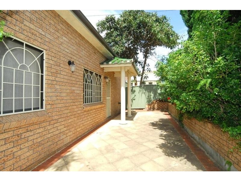 49 Kimberley Rd, Hurstville NSW 2220