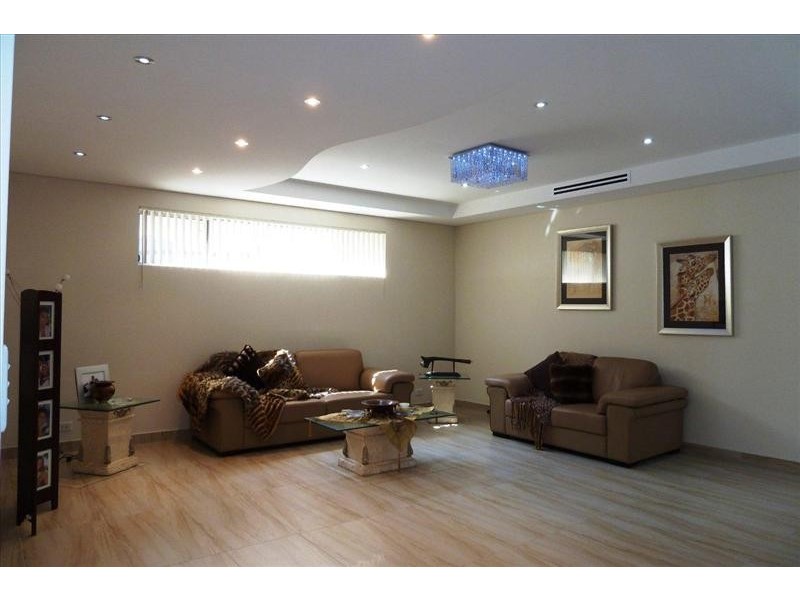 16 Weston Rd, Hurstville NSW 2220