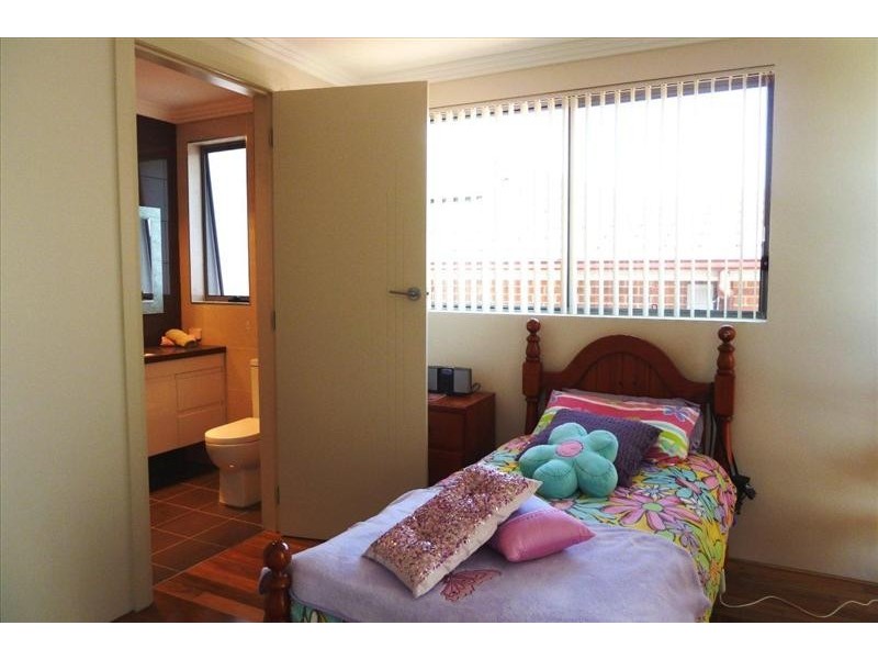 16 Weston Rd, Hurstville NSW 2220