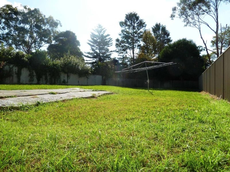 11 PEACE    AVE, Peakhurst Heights NSW 2210