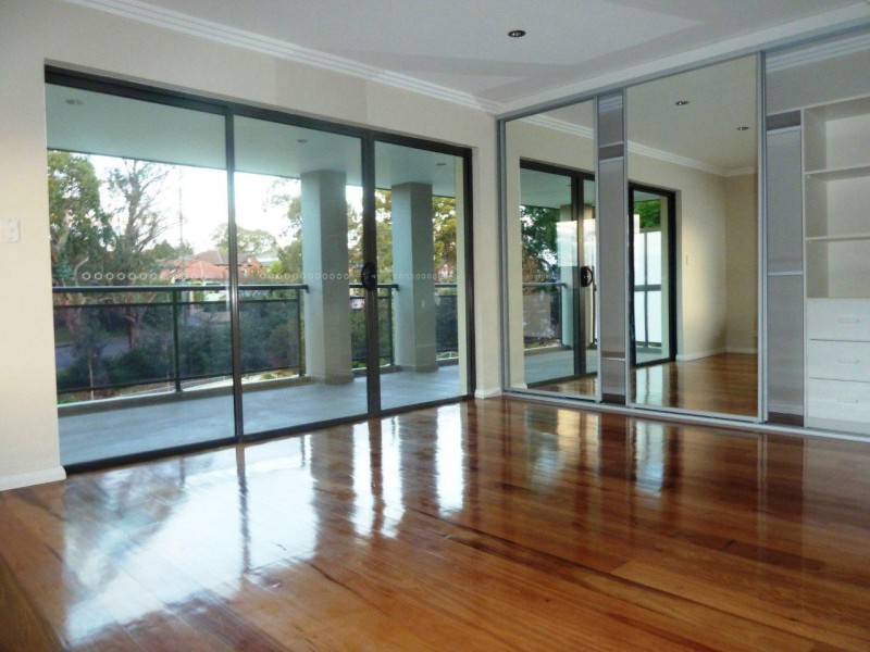 16 THOMAS ST, Hurstville NSW 2220