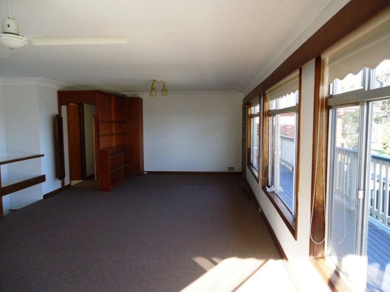 18 MARKS RD, Gorokan NSW 2263