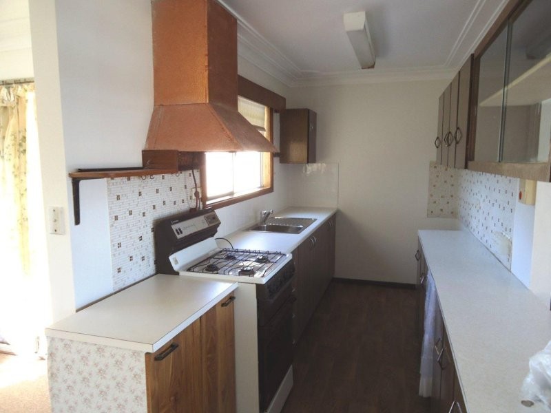 18 MARKS RD, Gorokan NSW 2263