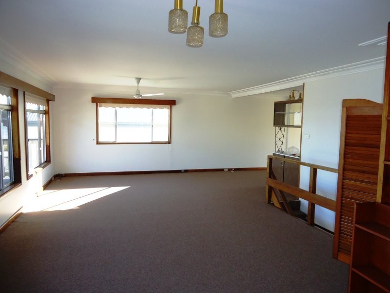 18 MARKS RD, Gorokan NSW 2263