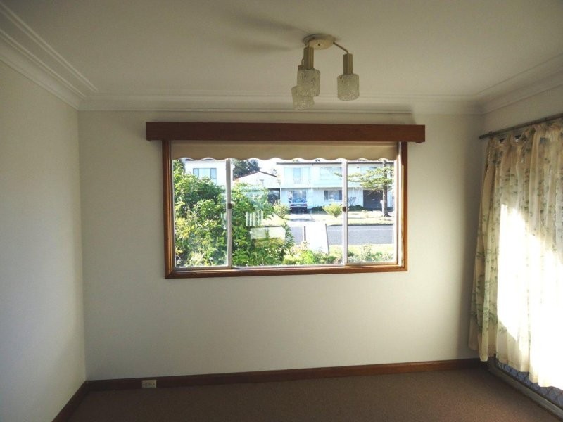 18 MARKS RD, Gorokan NSW 2263
