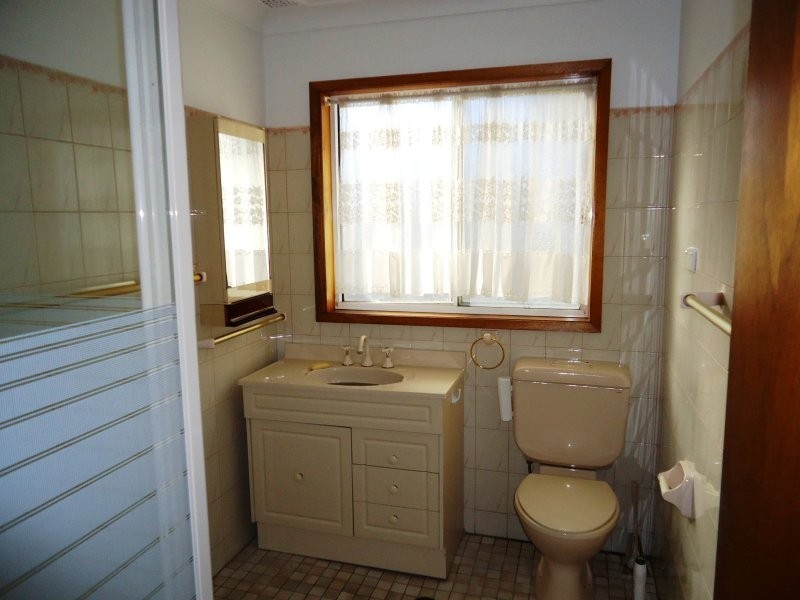 18 MARKS RD, Gorokan NSW 2263