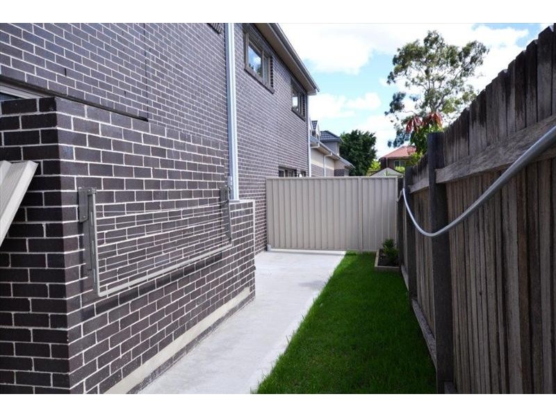 2/4 Romani Ave, Hurstville NSW 2220