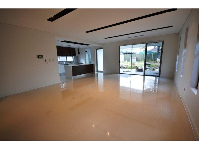 15 Mount Ave, Roselands NSW 2196
