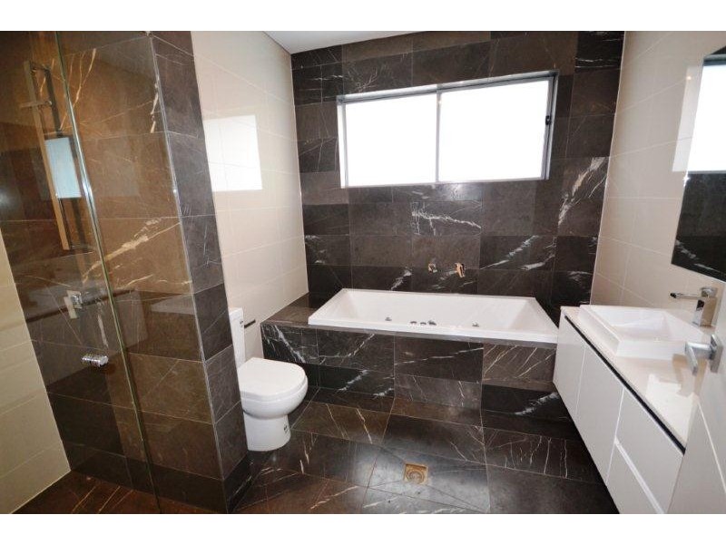 15 Mount Ave, Roselands NSW 2196