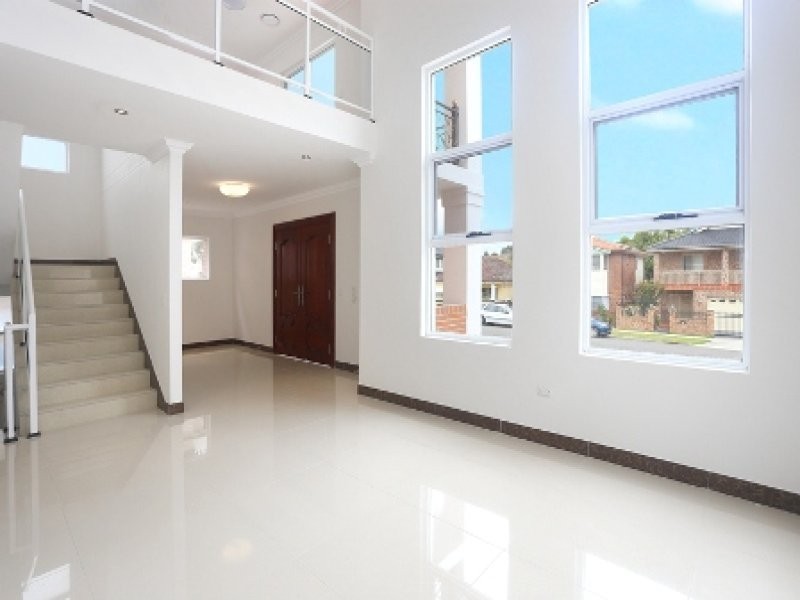 218 Carrington Ave, Hurstville NSW 2220