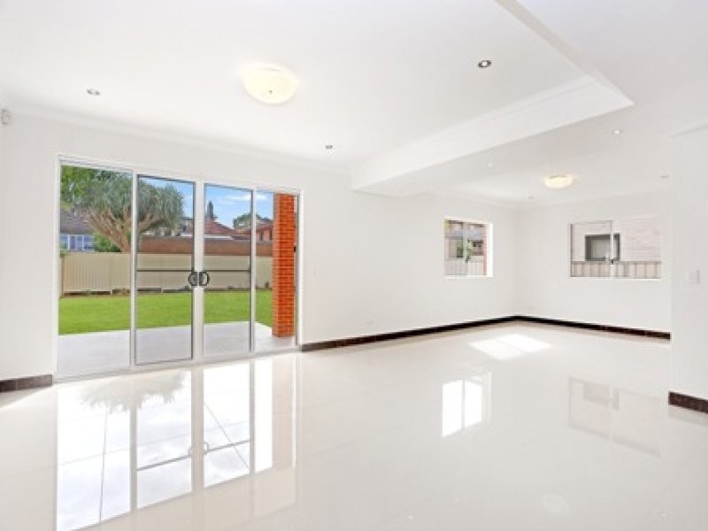 218 Carrington Ave, Hurstville NSW 2220