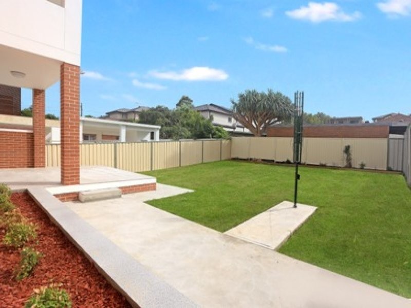 218 Carrington Ave, Hurstville NSW 2220